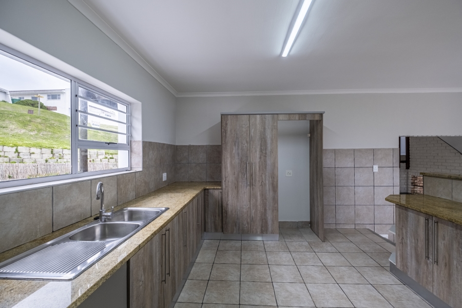 4 Bedroom Property for Sale in Seaview Eastern Cape